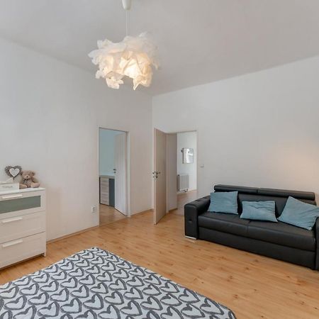 Apartman S Terasou 奥洛穆茨 外观 照片
