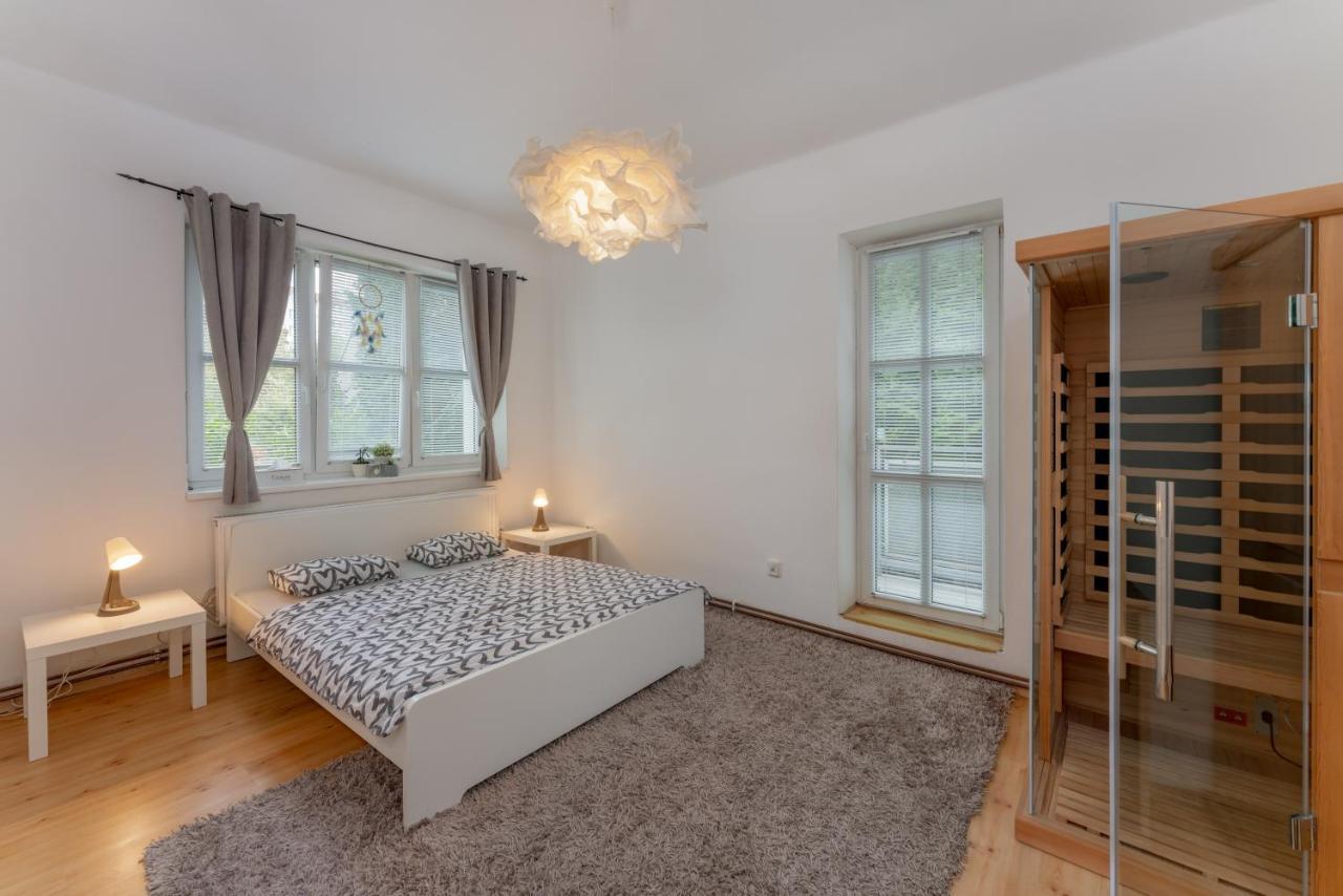 Apartman S Terasou 奥洛穆茨 外观 照片