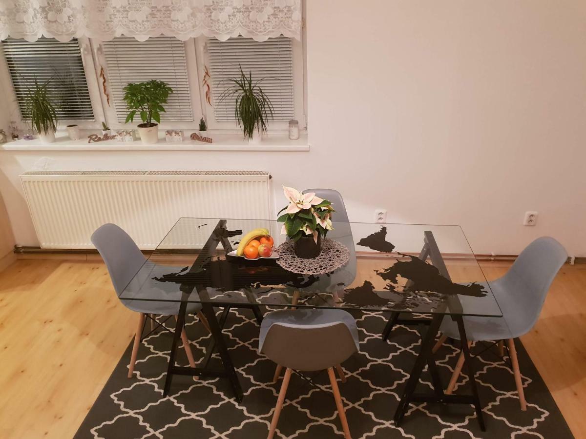 Apartman S Terasou 奥洛穆茨 外观 照片